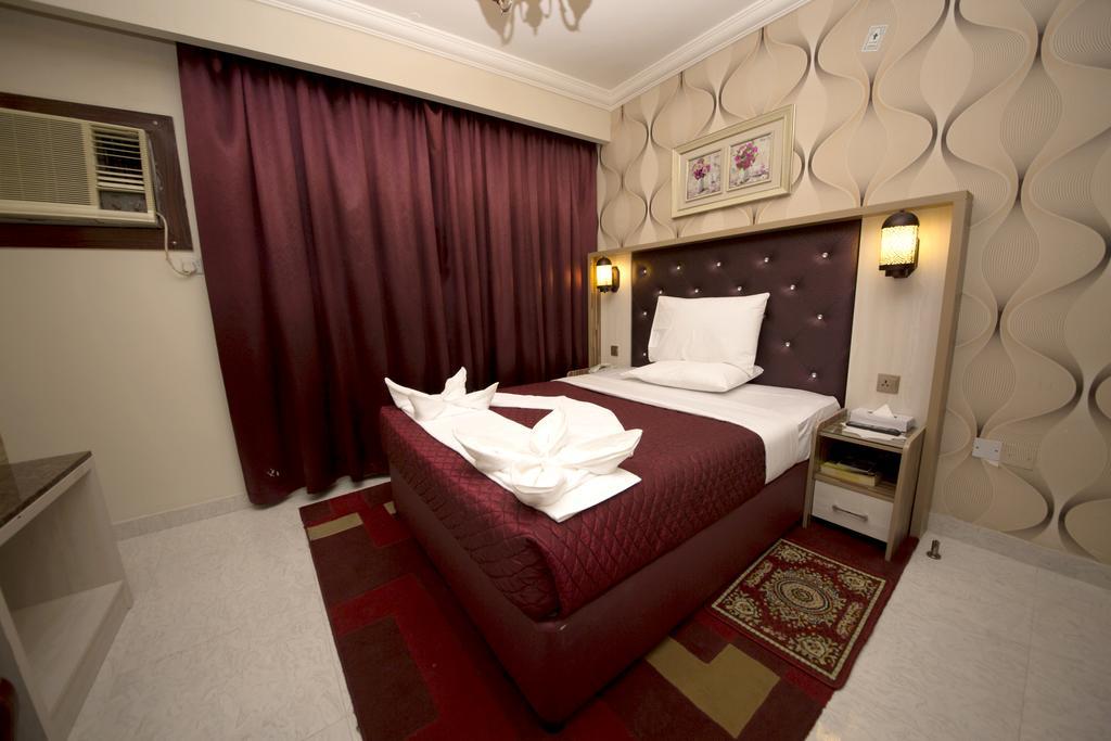 Sutchi Hotel Dubai Bagian luar foto