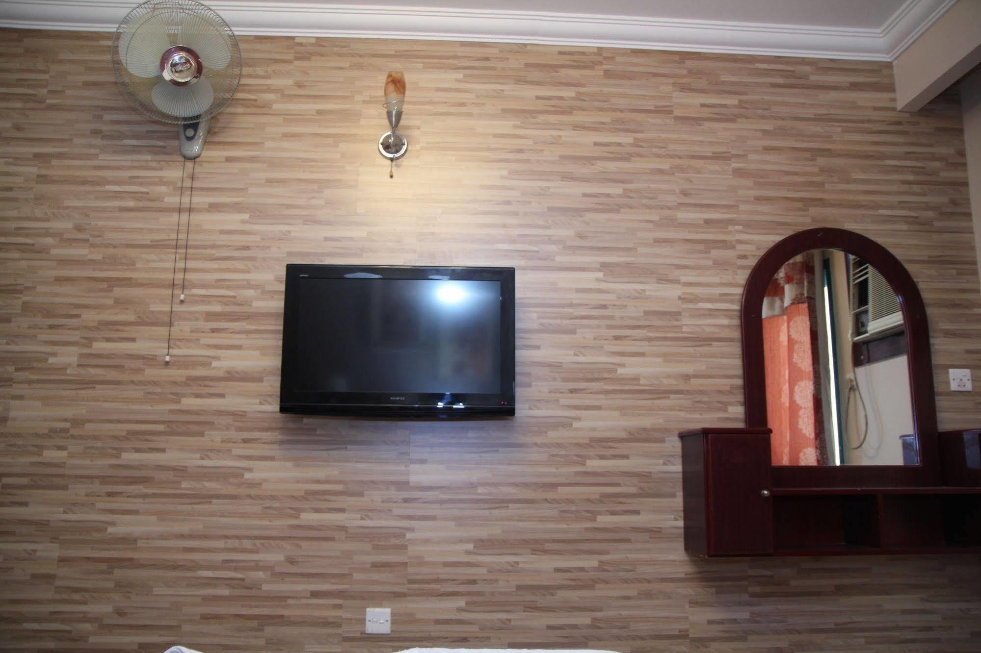 Sutchi Hotel Dubai Bagian luar foto