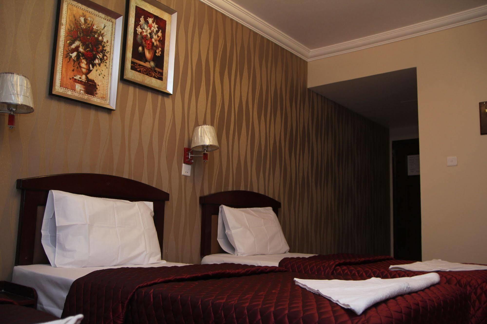 Sutchi Hotel Dubai Bagian luar foto
