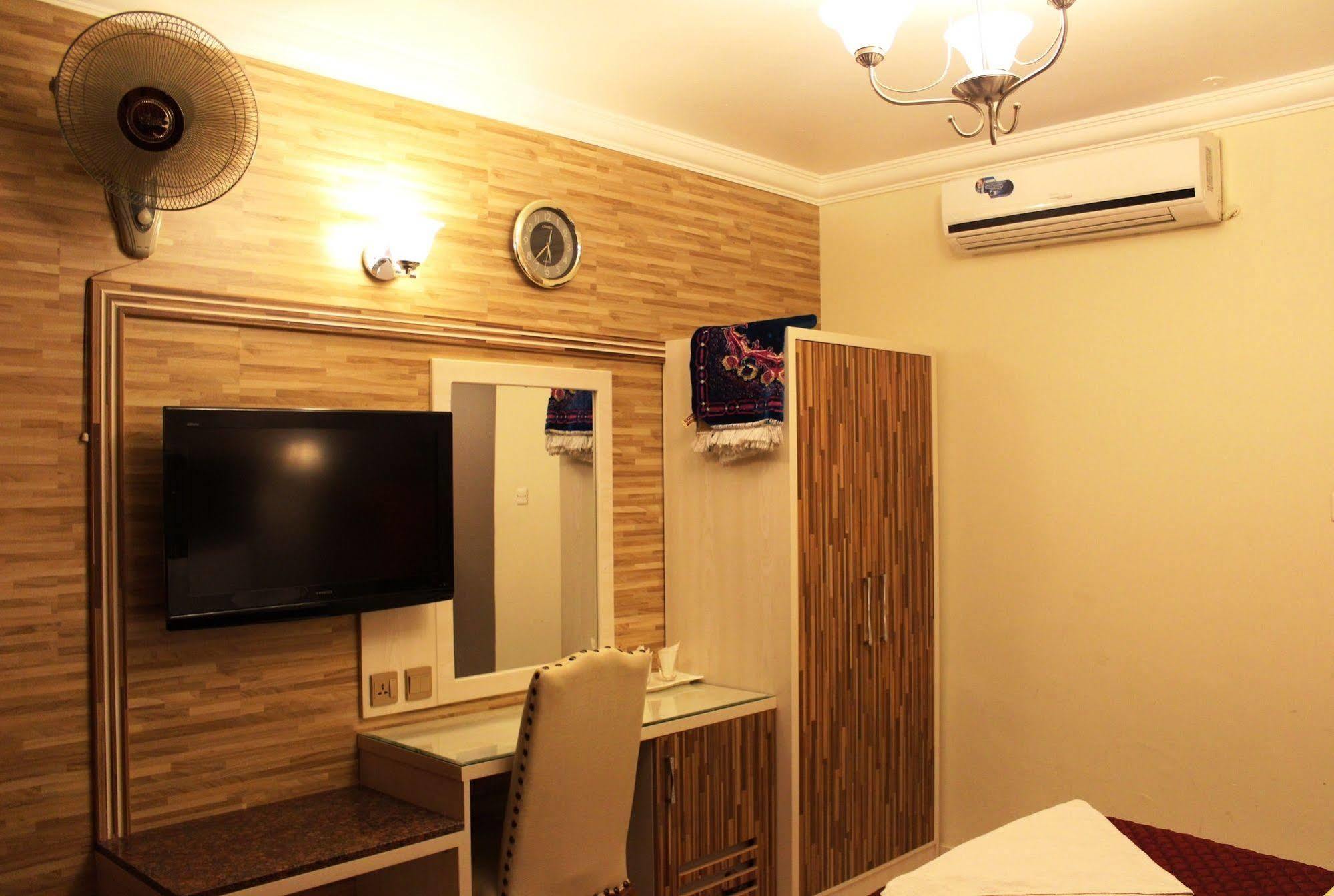 Sutchi Hotel Dubai Bagian luar foto
