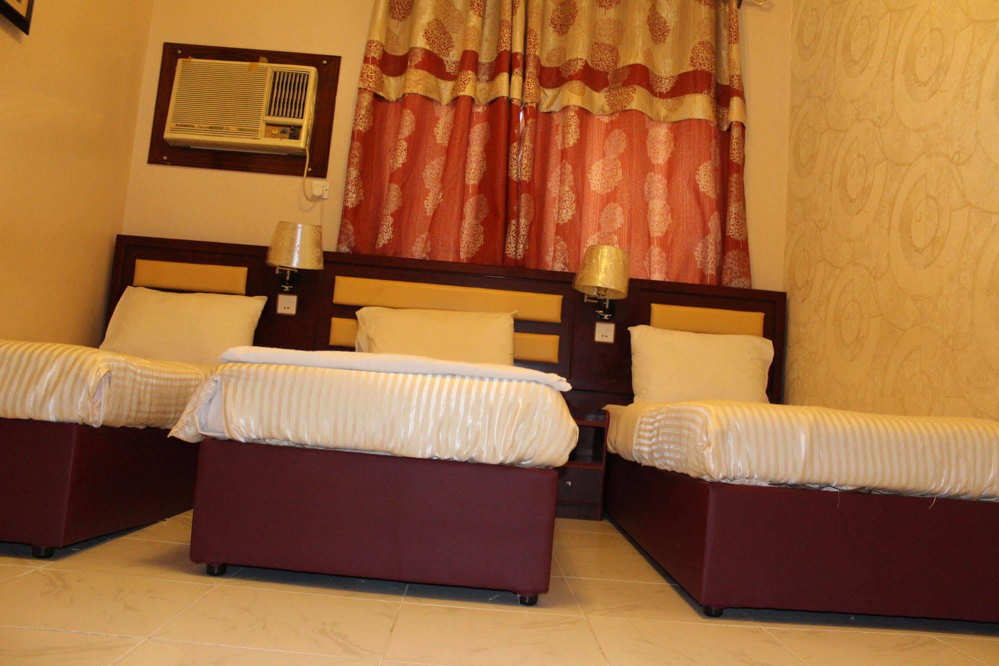 Sutchi Hotel Dubai Bagian luar foto