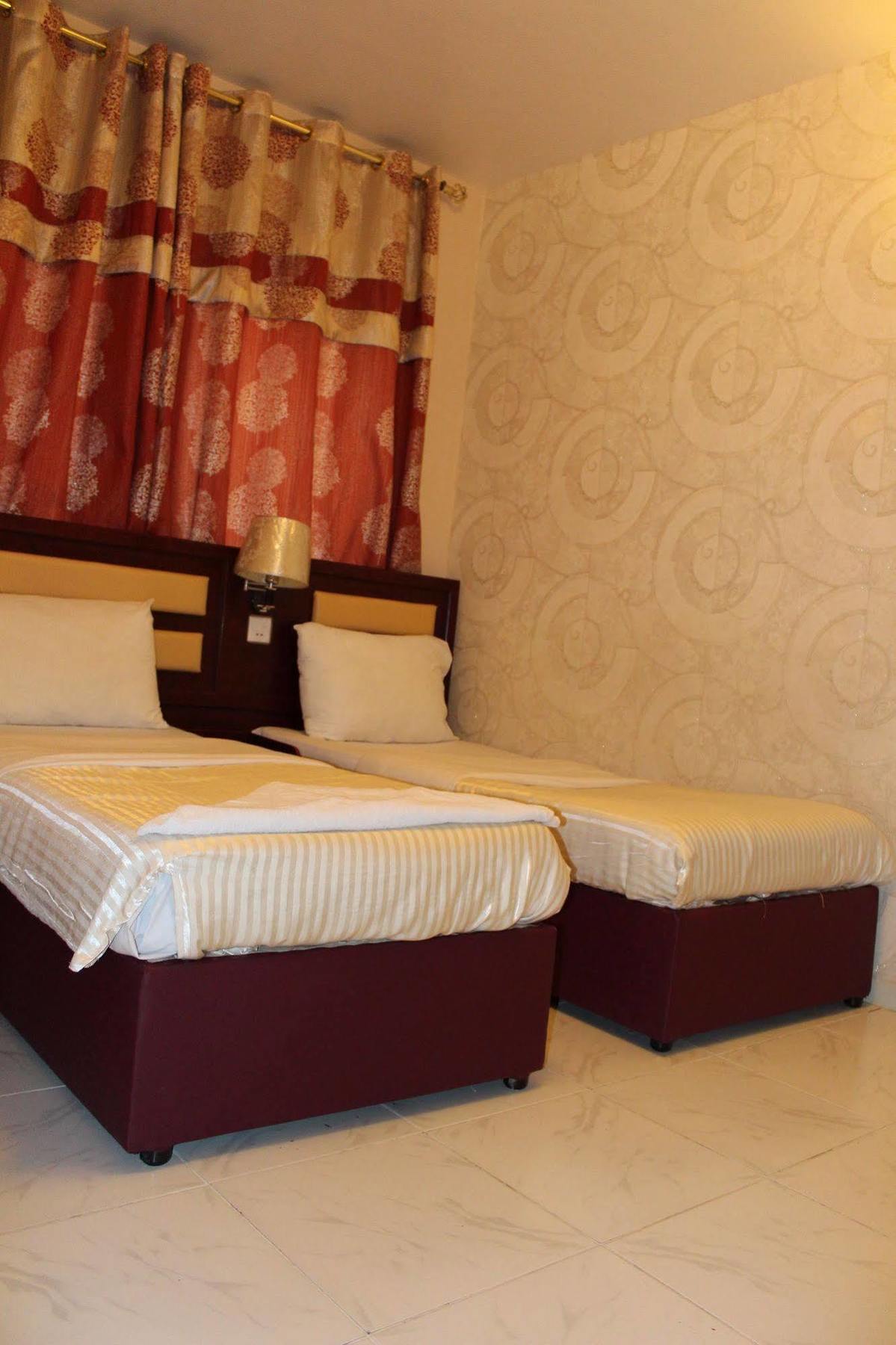 Sutchi Hotel Dubai Bagian luar foto