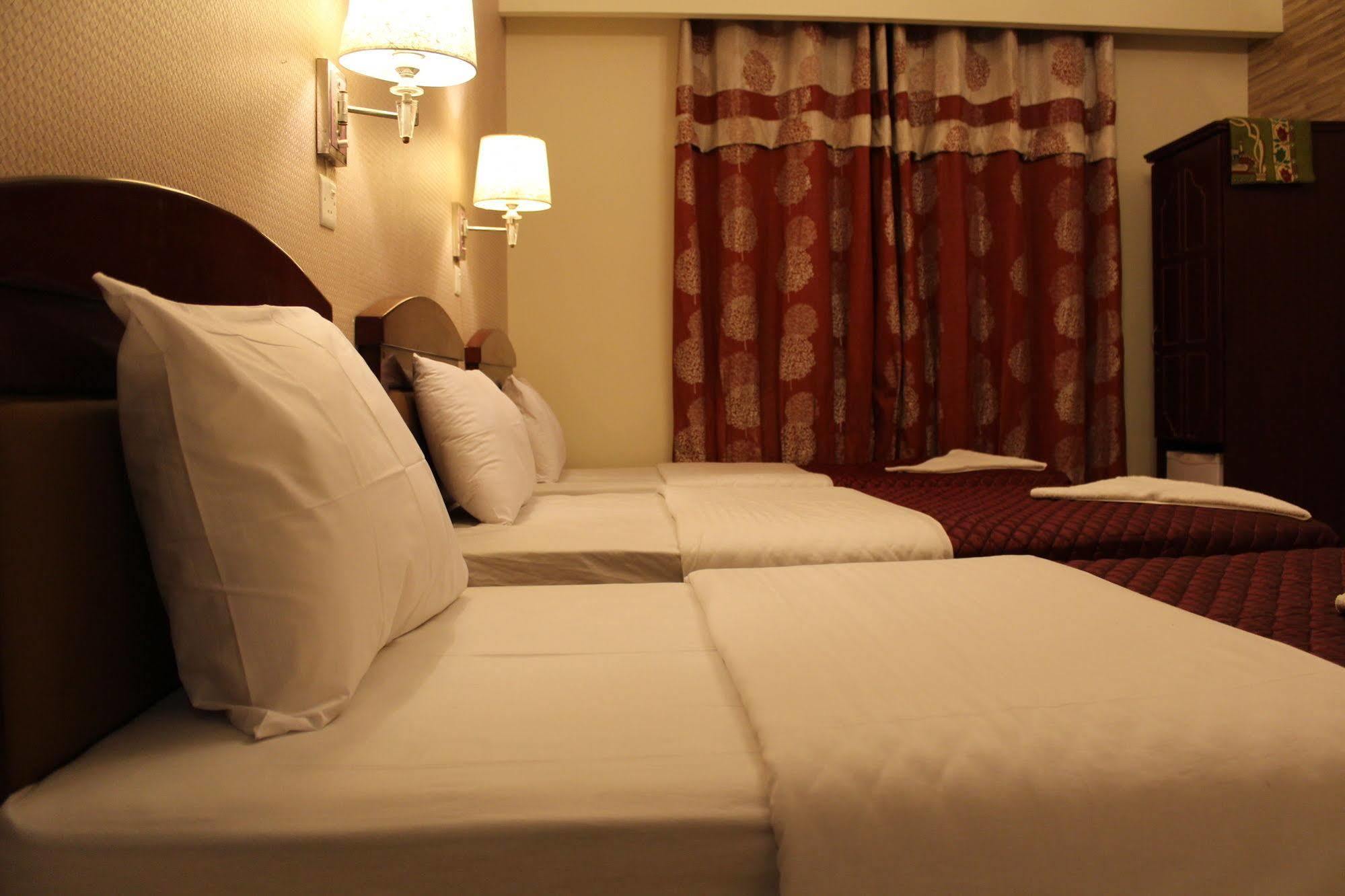 Sutchi Hotel Dubai Bagian luar foto