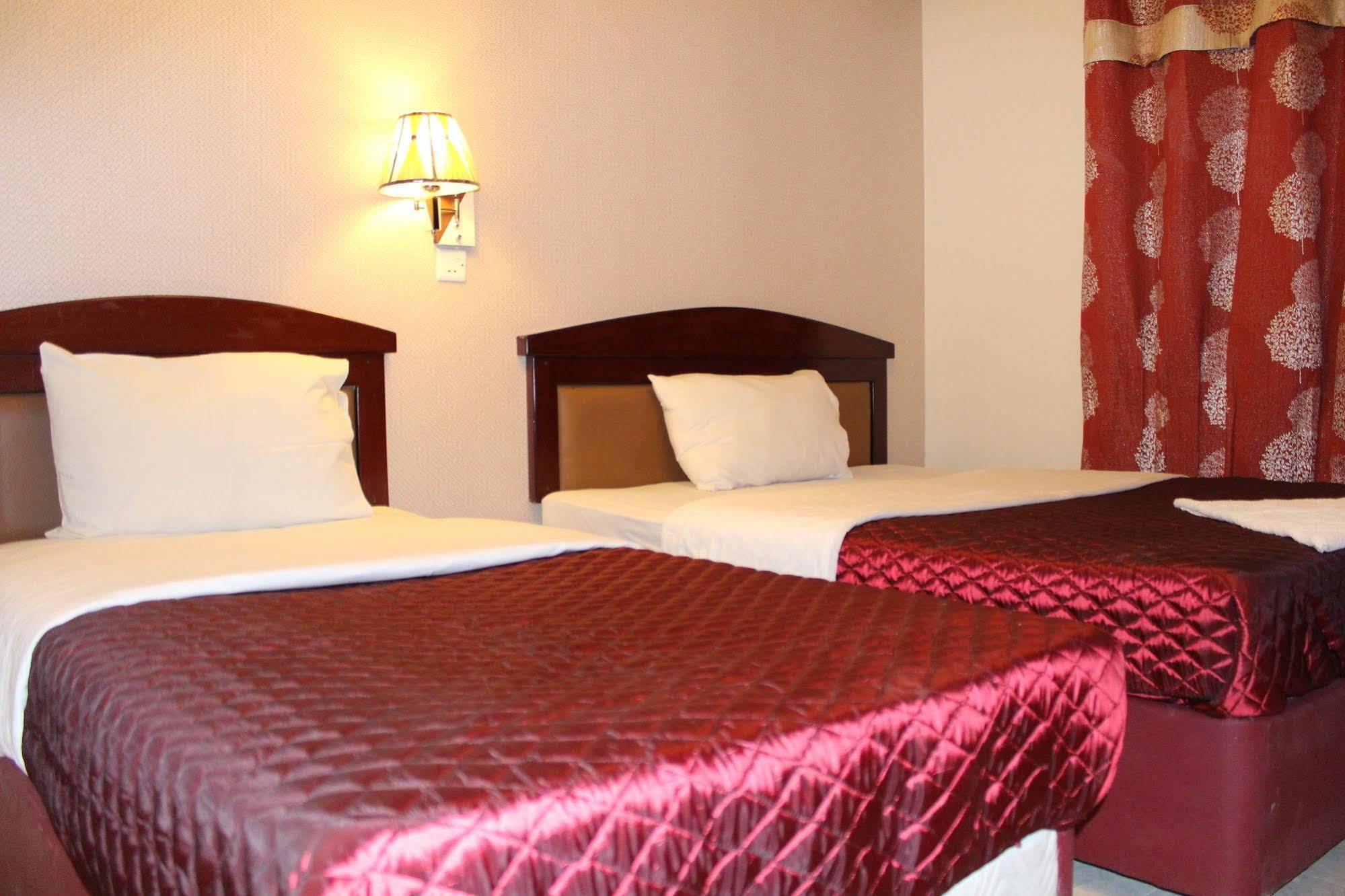 Sutchi Hotel Dubai Bagian luar foto